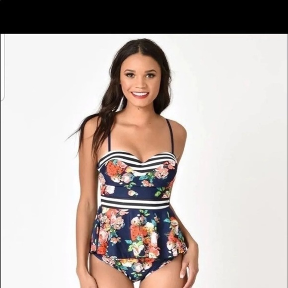 Pinup Couture 2-piece Reversible Tankini M(8-10) - Picture 3 of 11